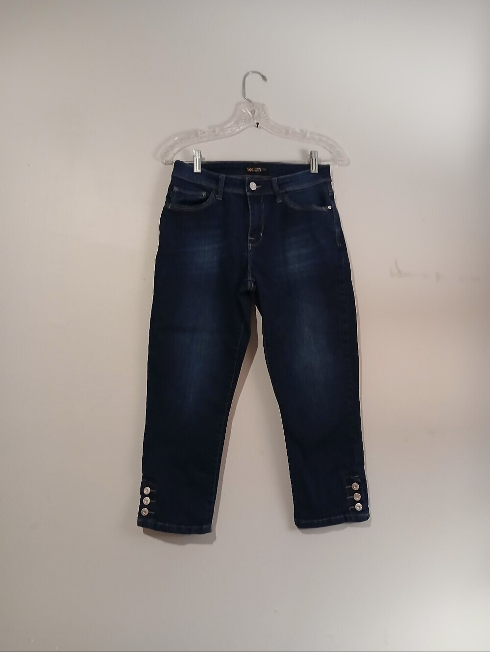 Lee Modern Series Midrise Fit Capris. Size 6